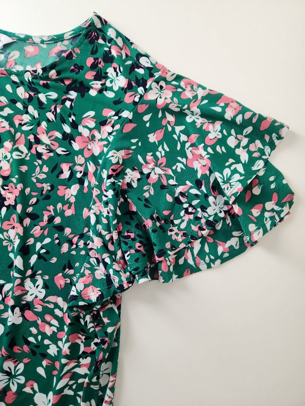 Liz Claiborne Floral Flutter Sleeve Stretch slinky blouse top 1X green pink - Picture 3 of 10